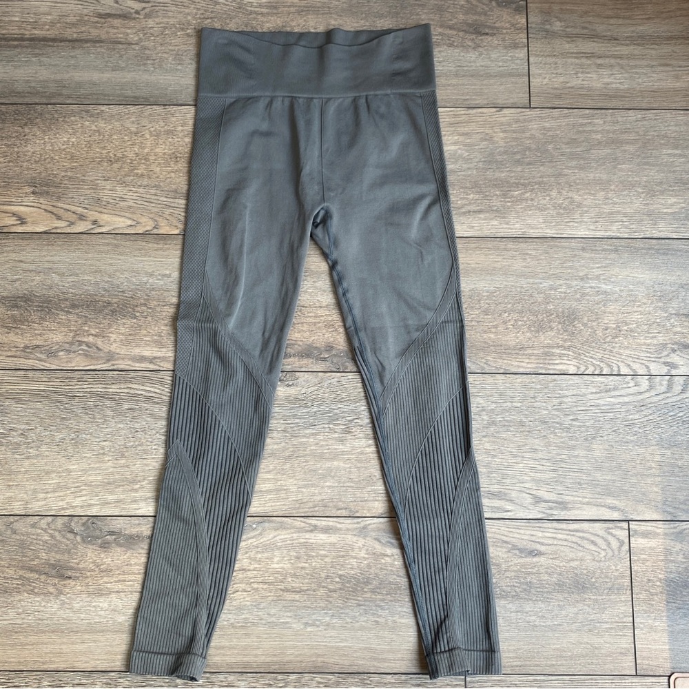 Zyia Gray Grid Performance Hi-Rise leggings 7/8 Ankle Length 24" Sz medium